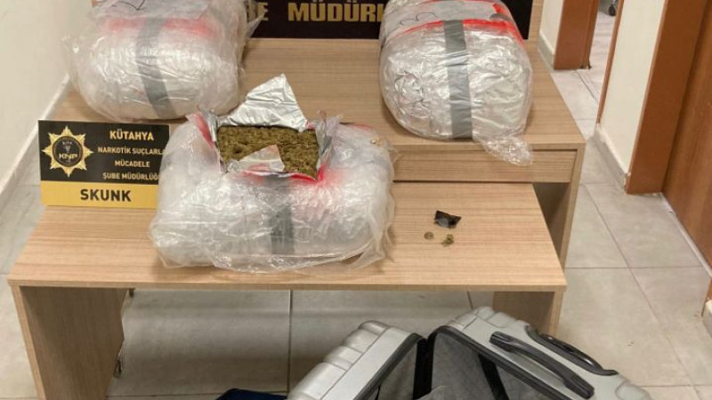 17 Kilo Uyuşturucuyla Yakalandılar