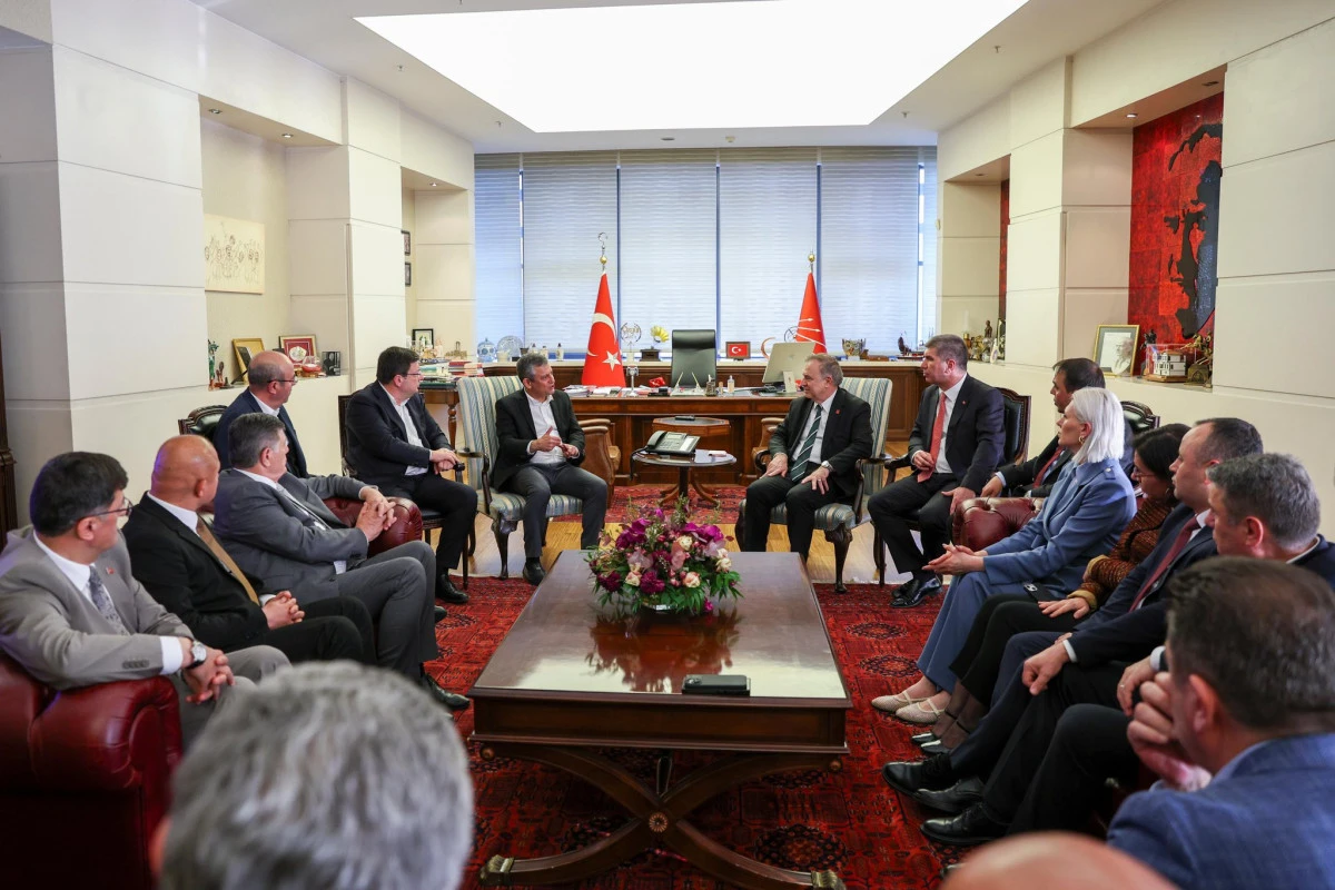 Başkan Ey&uuml;p Kahveci: Demokrasiye ve &Ouml;zg&uuml;r &Ouml;zel&rsquo;in Liderliğine Sonuna Kadar Sahip &Ccedil;ıkacağız
