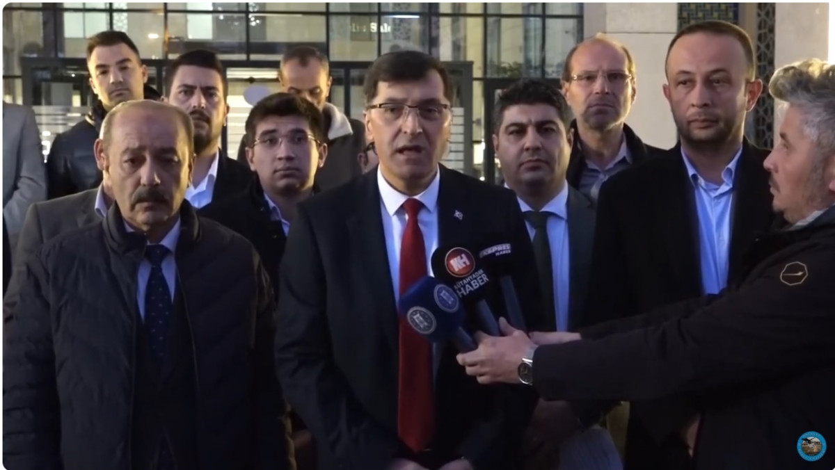 Belediye Başkanı Eyüp KAHVECİ: DEM İle Aynı Kefede Bulunamam!