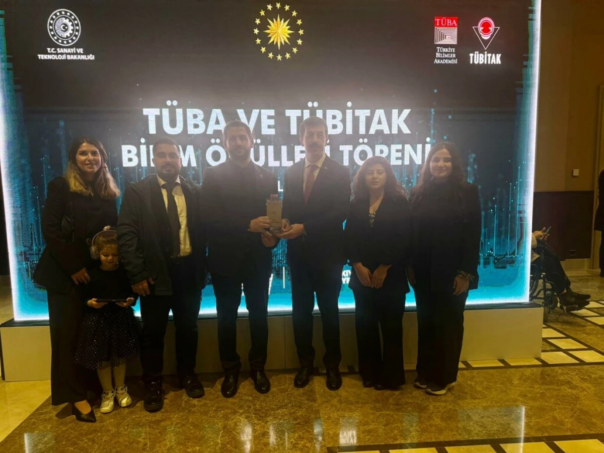 Bilim D&uuml;nyasında KSB&Uuml; İmzası: Fatih Kar&rsquo;a Cumhurbaşkanı Erdoğan&rsquo;dan Bilim &Ouml;d&uuml;l&uuml;