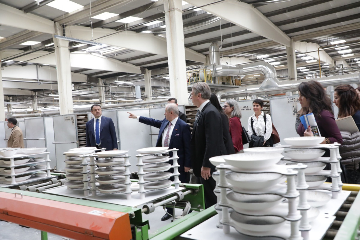 BÜYÜKELÇİLER GÜRAL PORSELEN’DE