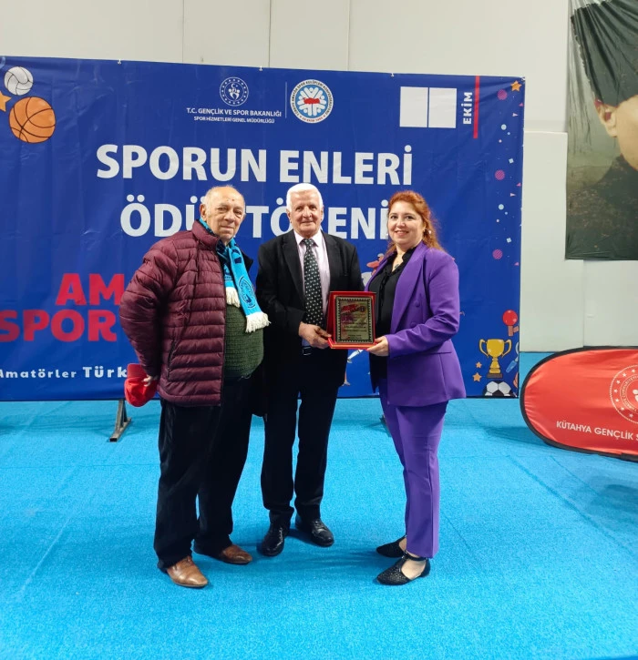 Fatma Çakır'a Yılın En Başarılı Hakemi Ödülü