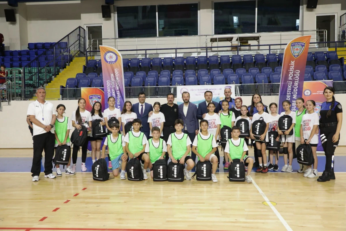 &ldquo;Hayallerine Emniyetle Birlikte Adım At&rdquo; Projesiyle &Ccedil;ocuklar Spora Y&ouml;nlendiriliyor