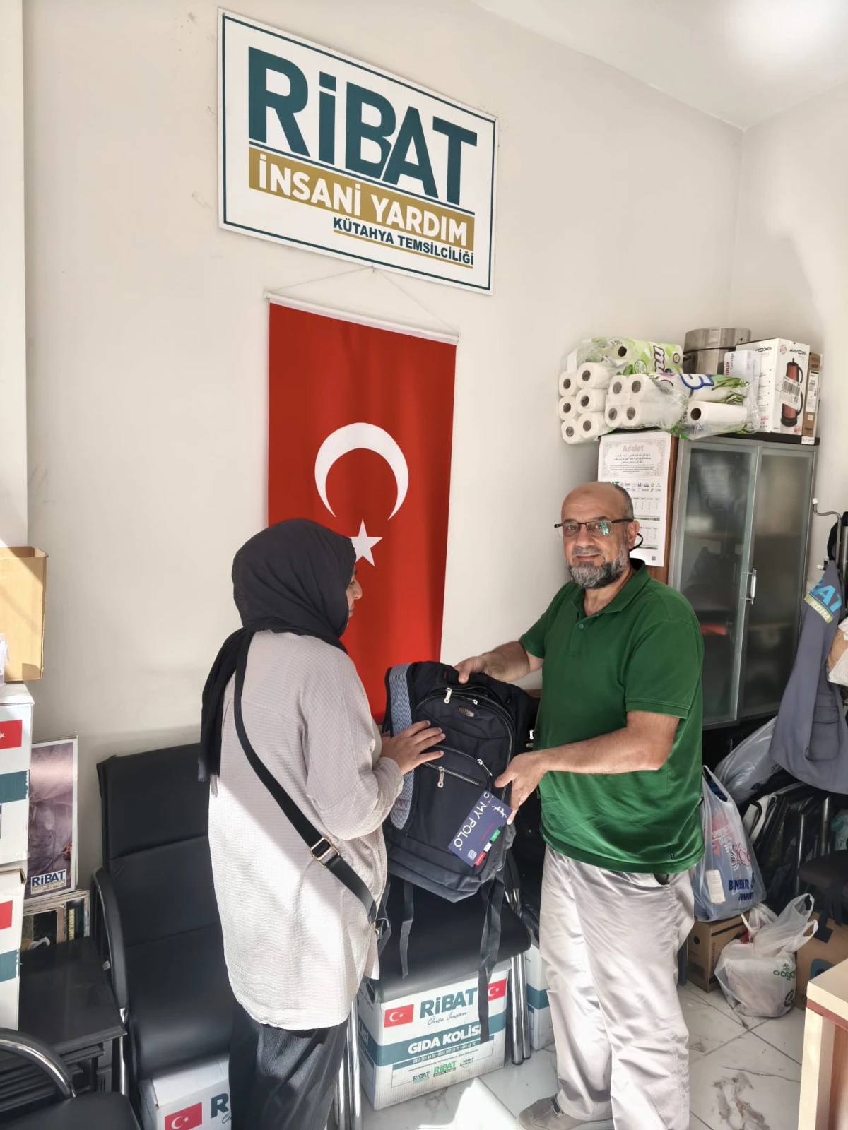 Ribat İnsani Yardım'dan 25 &Ouml;ğrenciye &Ccedil;anta ve Kırtasiye Desteği