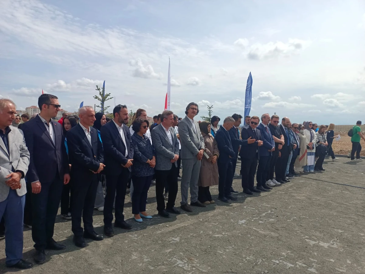 Toprakla Buluşturulan Fidanlar, Gençlere Emanet