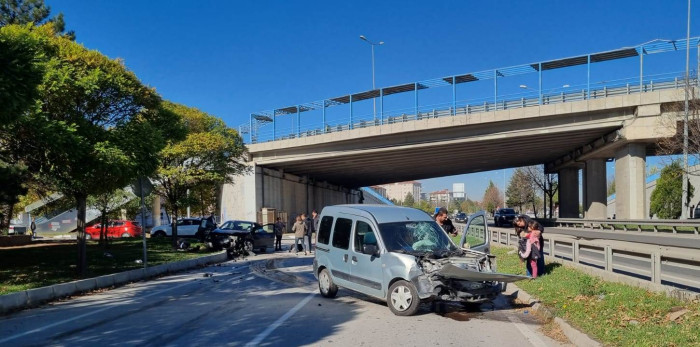 Trafik Kazası: 3 Yaralı