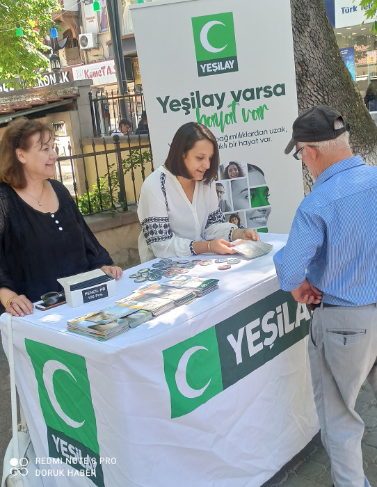 YEŞİLAY DÜNYA UYUŞTURUCU GÜNÜ NEDENİYLE BİLGİLENDİRME STANDI AÇTI 