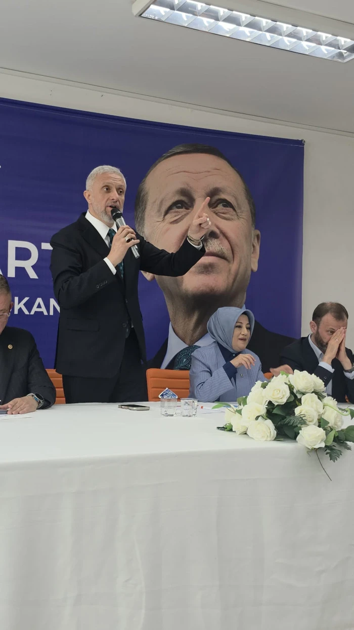 Milletvekili Adil Bi&ccedil;er: Zihniyetinizle Y&ouml;netilen Belediye Başkanı Kahveci'ye "Son 2 Yılda K&uuml;tahya İ&ccedil;in Ne Yaptın?"ı Sormalı 
