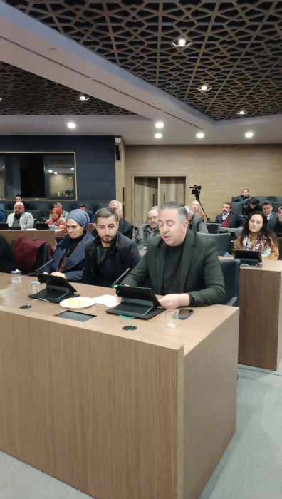 Kütahya Belediyesi Meclis Toplantısında Ak Parti Grubu Adına Mahmut Öztaş hitap ediyor